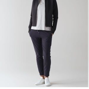 LULULEMON - ON THE FLY SIZE 2